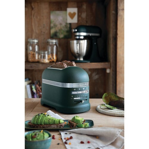 Kitchenaid Toaster 5KMT2204EPP Pebbled Palm Lifestyle