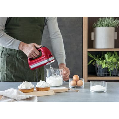 Kitchenaid Hand mixer 5KHM9212BER Empire red Lifestyle
