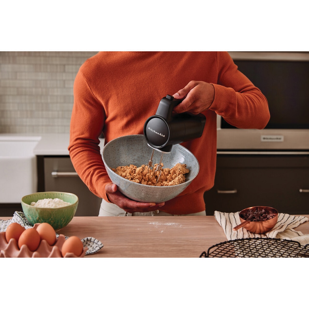 Kitchenaid Hand mixer 5KHMR762BM Matt schwarz Lifestyle