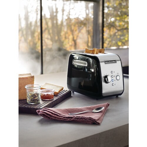 Kitchenaid Toaster 5KMT221EOB Negro onix Lifestyle