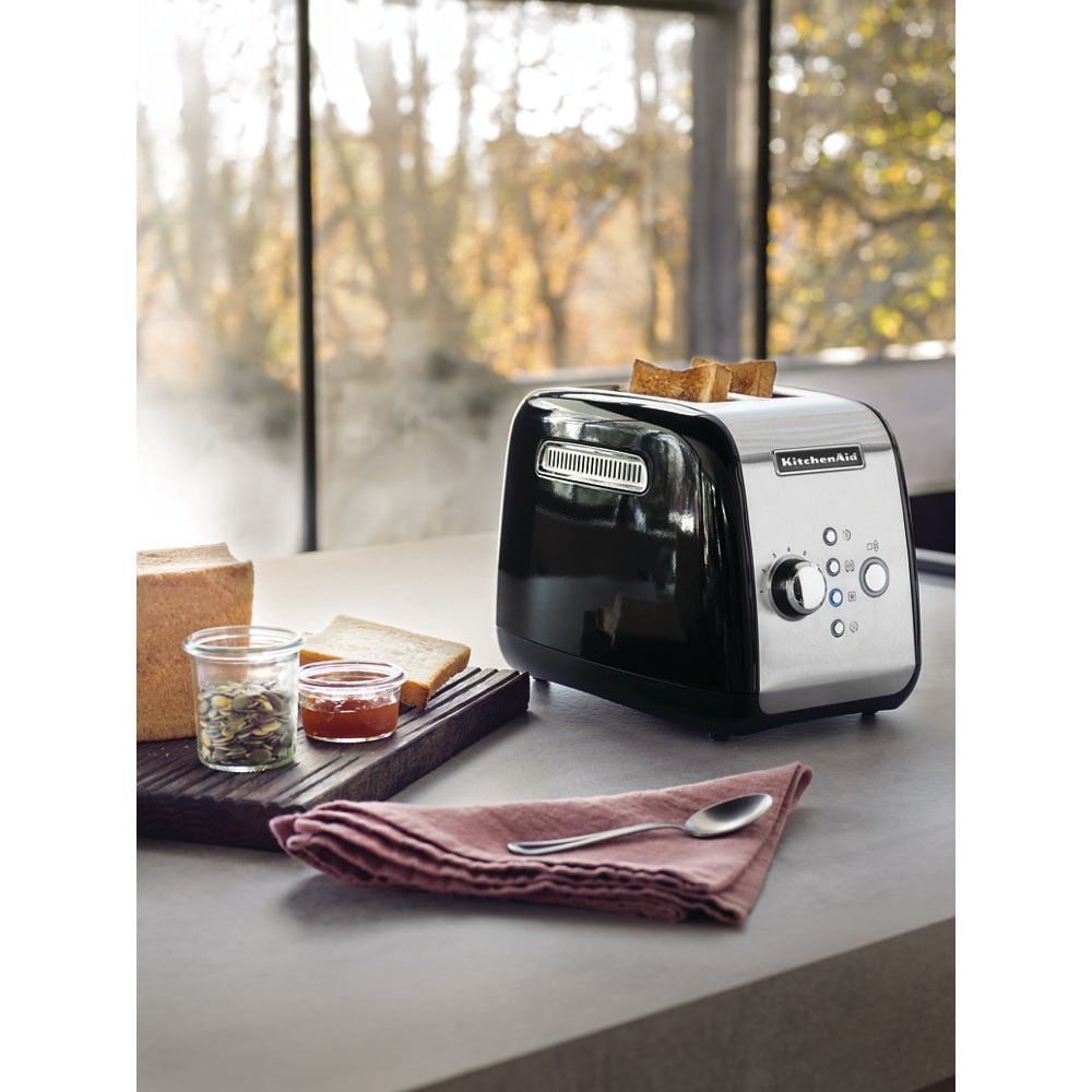 Kitchenaid Toaster 5KMT221EOB Negro onix Lifestyle