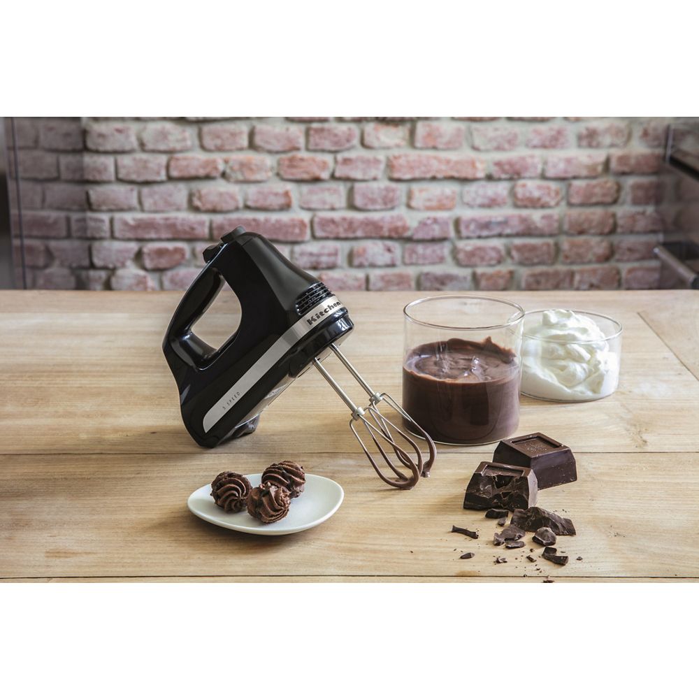 Kitchenaid Hand mixer 5KHM5110EOB Svart Lifestyle