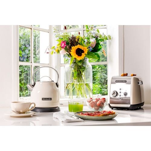 Kitchenaid Kettle 5KEK1222BAC Almond Cream Lifestyle