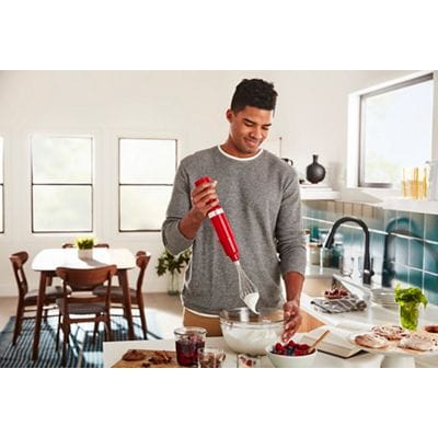 Kitchenaid Hand mixer 5KHBBV53EER Rosso imperiale Lifestyle