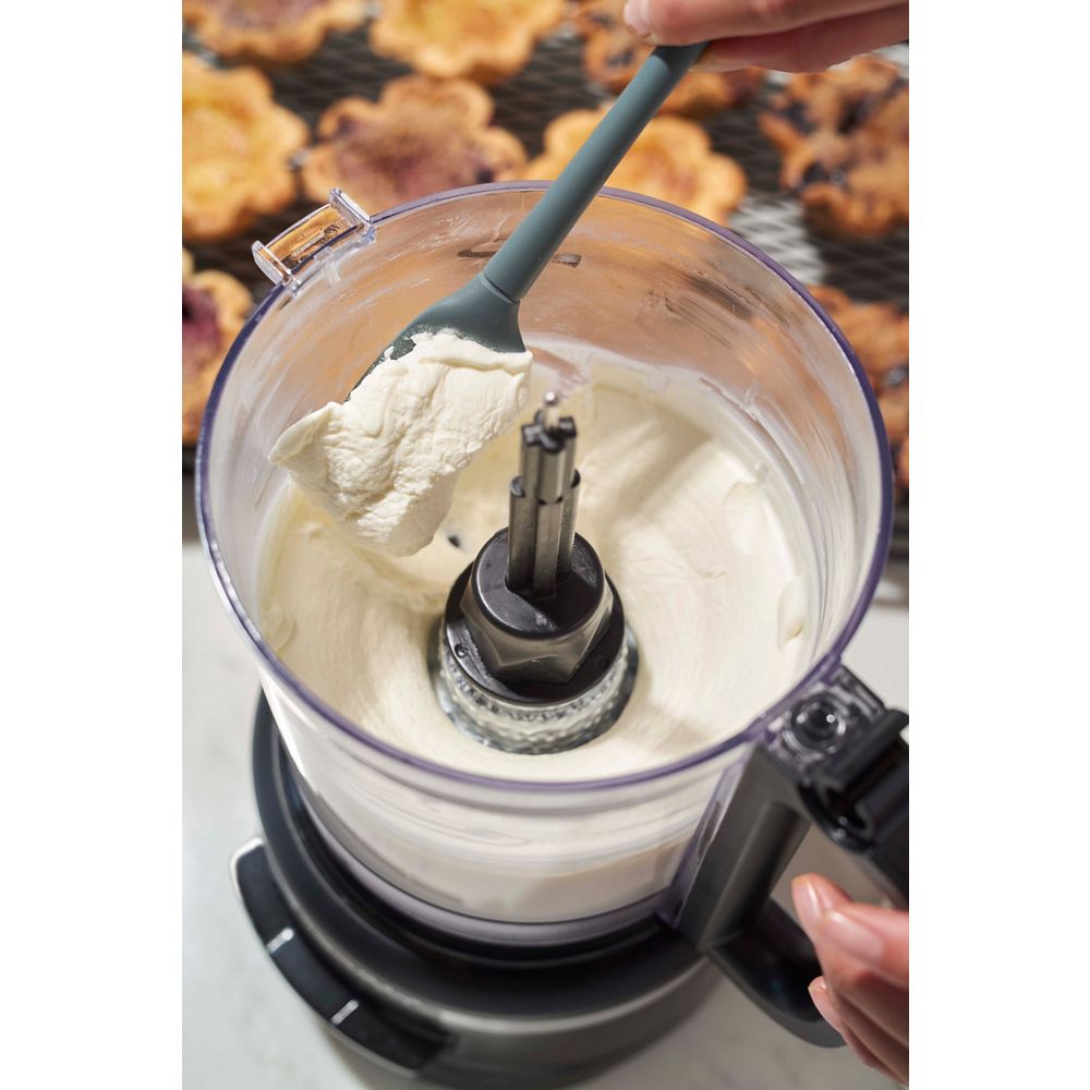 Kitchenaid Food processor 5KFP0921BCU Contour silver Lifestyle