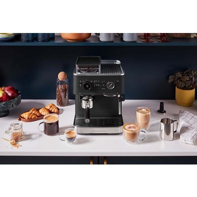 Kitchenaid Coffee machine 5KES6551EBK Vulkaanzwart Lifestyle