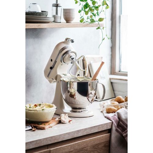 Kitchenaid Food processor 5KSM125BFL Fresh Linen Lifestyle