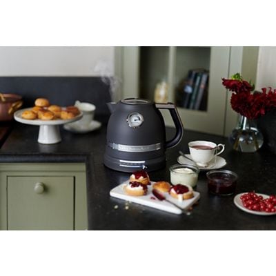 Kitchenaid Kettle 5KEK1522EGR Imperial Grey Lifestyle