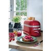 Kitchenaid Toaster 5KMT2204ECA Rojo manzana Lifestyle