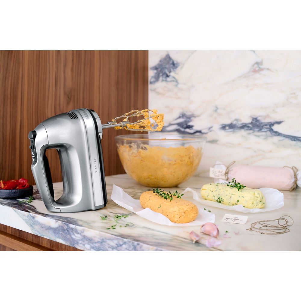 Kitchenaid Hand mixer 5KHM9212ECU Contour silver Lifestyle