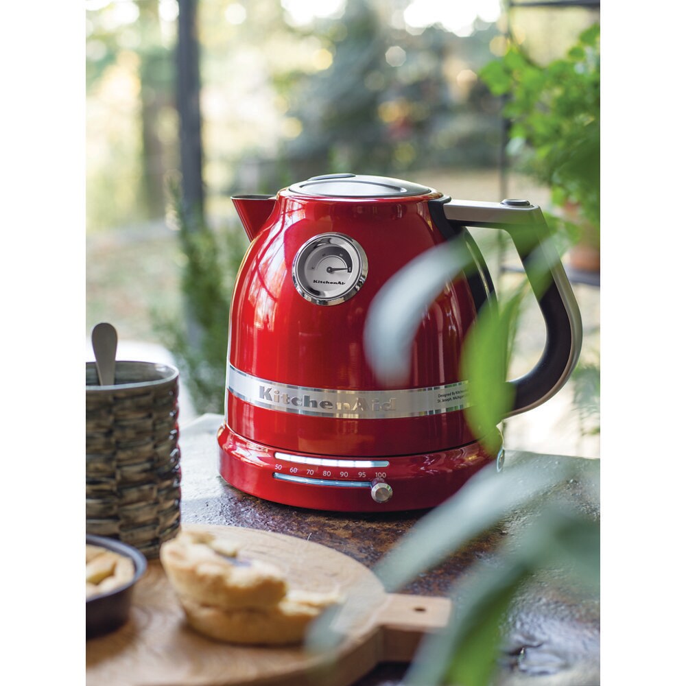 Kitchenaid Kettle 5KEK1522ECA Maçã vermelha Lifestyle