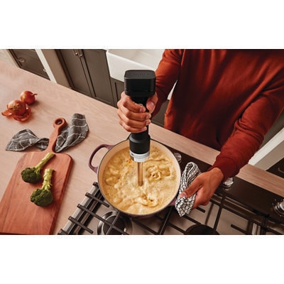 Kitchenaid Hand mixer 5KHBRV75BM Matzwart Lifestyle