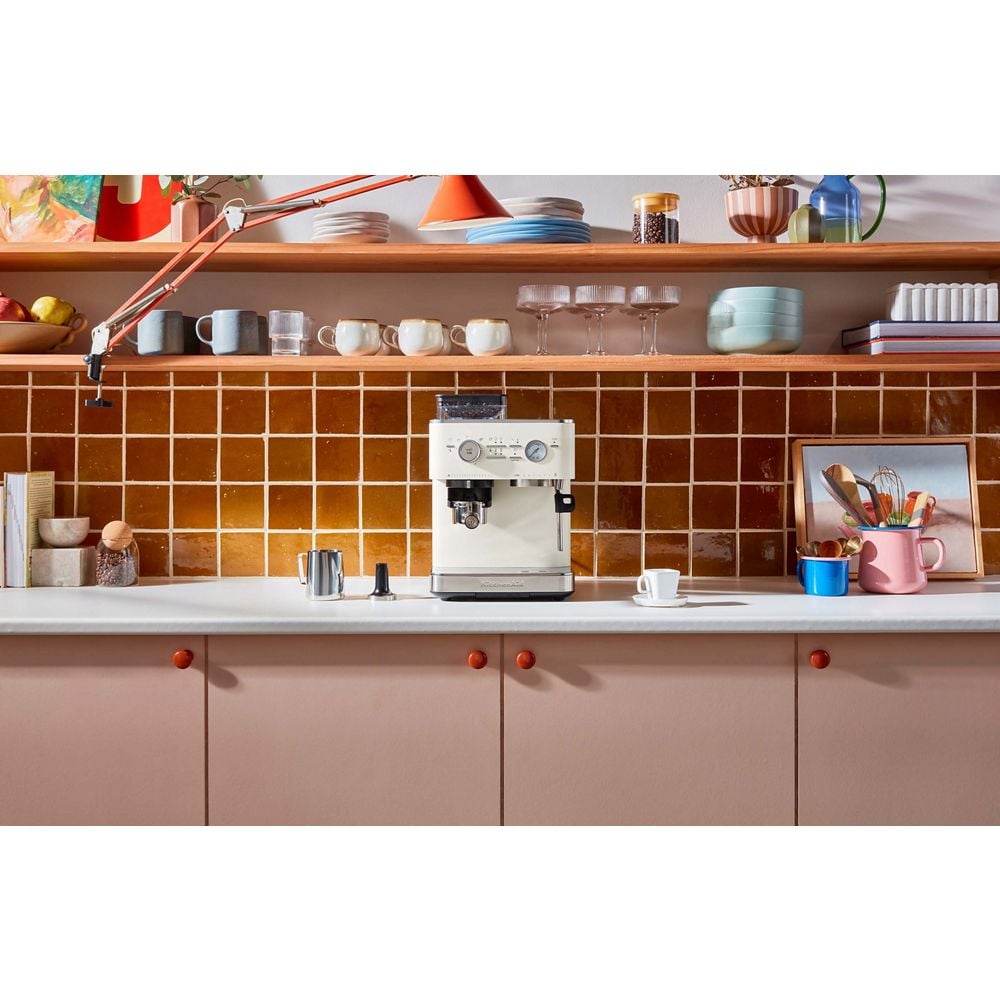 Kitchenaid Coffee machine 5KES6551EPL Porcelaine Lifestyle