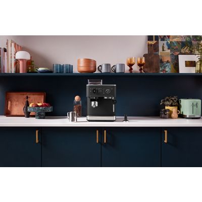 Kitchenaid Coffee machine 5KES6551EBK Vulkaanzwart Lifestyle