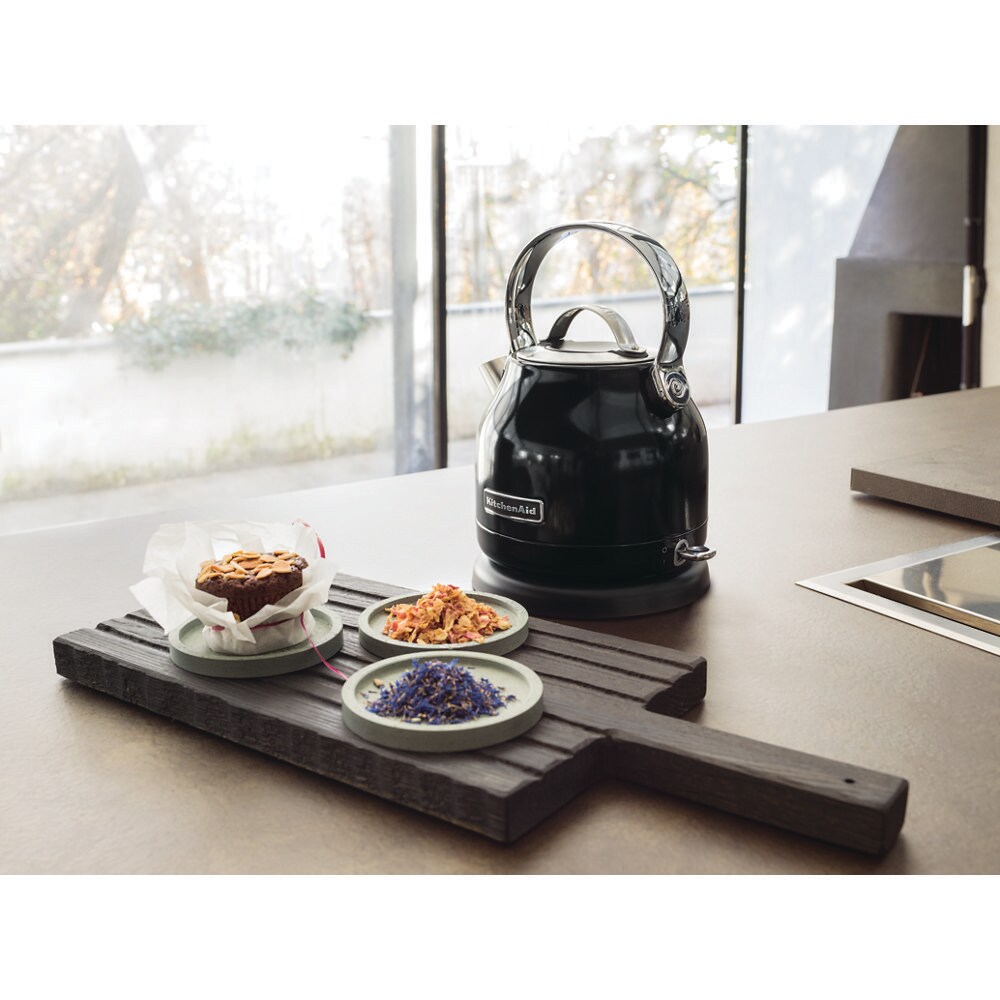 Kitchenaid Kettle 5KEK1222EOB Noir onyx Lifestyle
