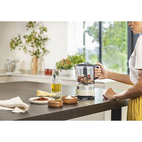 Kitchenaid Chopper 5KFC0516EAC Amandelwit Lifestyle