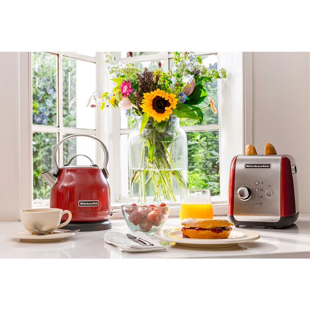 Kitchenaid Toaster 5KMT221EER Rouge empire Lifestyle