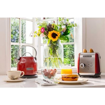 Kitchenaid Toaster 5KMT221BER Empire Red Lifestyle