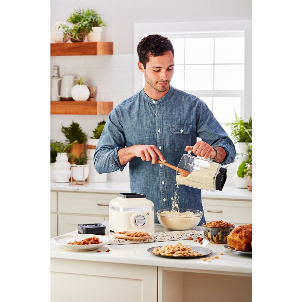 Kitchenaid Stirring machine 5KSB4026BAC Almond Cream Lifestyle