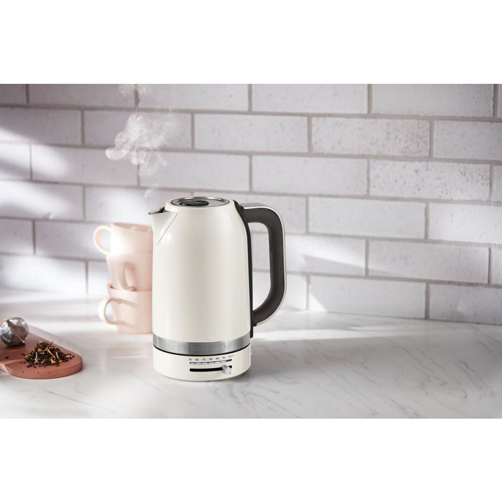 Kitchenaid Kettle 5KEK1701EPL Porcelain White Lifestyle