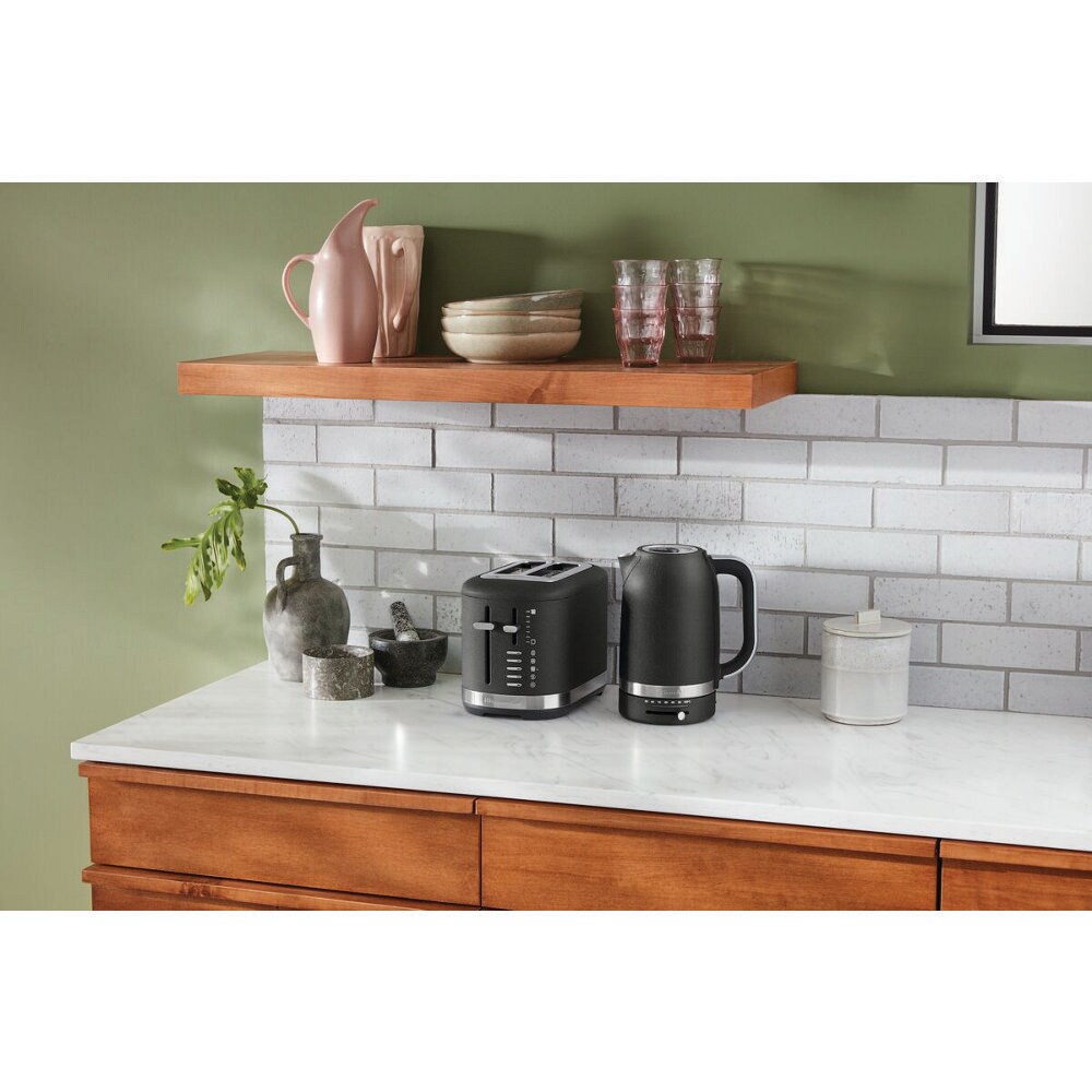 Kitchenaid Kettle 5KEK1701EBK Negro acero fundido Lifestyle
