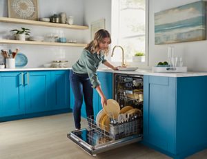 Model: MDB9979SKZ | Maytag Top control dishwasher with Third Level Rack and Dual Power filtration