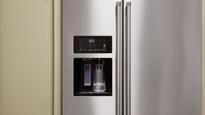 Model: KRSF705HPS | KitchenAid 24.8 cu ft. Side-by-Side Refrigerator with Exterior Ice and Water and PrintShield™ finish