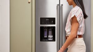 Model: KRSF705HPS | KitchenAid 24.8 cu ft. Side-by-Side Refrigerator with Exterior Ice and Water and PrintShield™ finish
