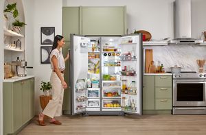 Model: KRSF705HPS | KitchenAid 24.8 cu ft. Side-by-Side Refrigerator with Exterior Ice and Water and PrintShield™ finish
